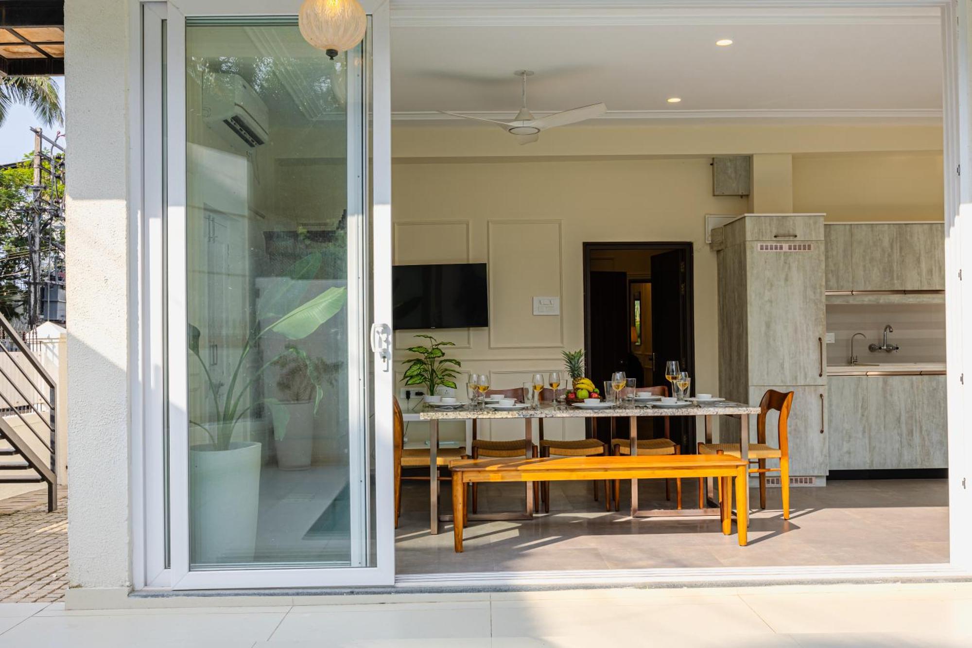 Elivaas 4 Bhk Villa Near Beach With Private Pool & Bar - Casa Boa Vida Кандолим Экстерьер фото