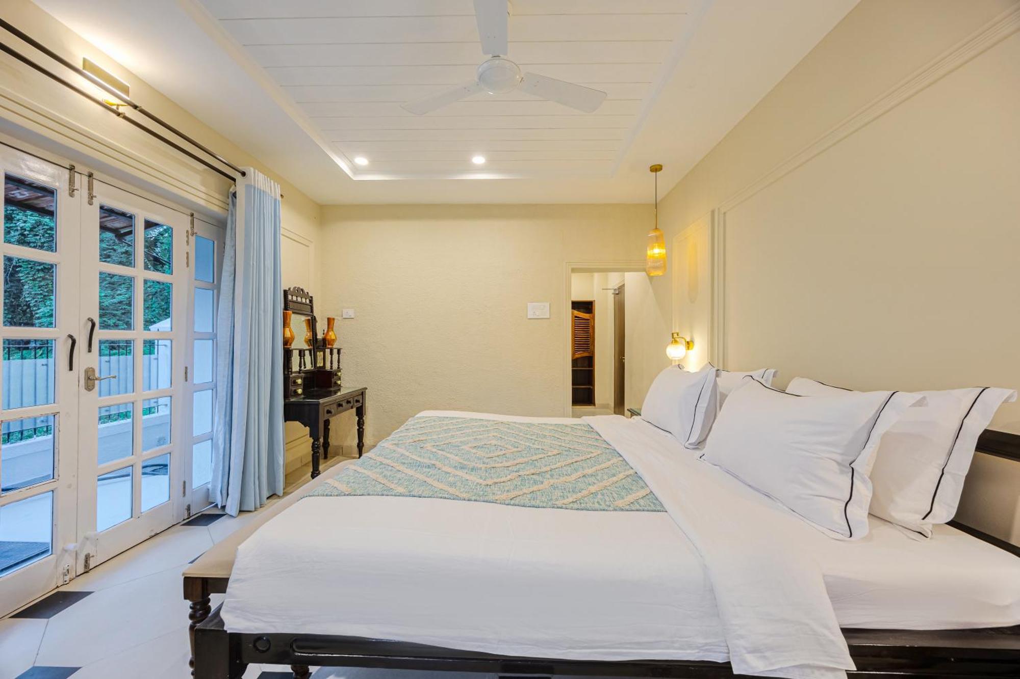 Elivaas 4 Bhk Villa Near Beach With Private Pool & Bar - Casa Boa Vida Кандолим Экстерьер фото