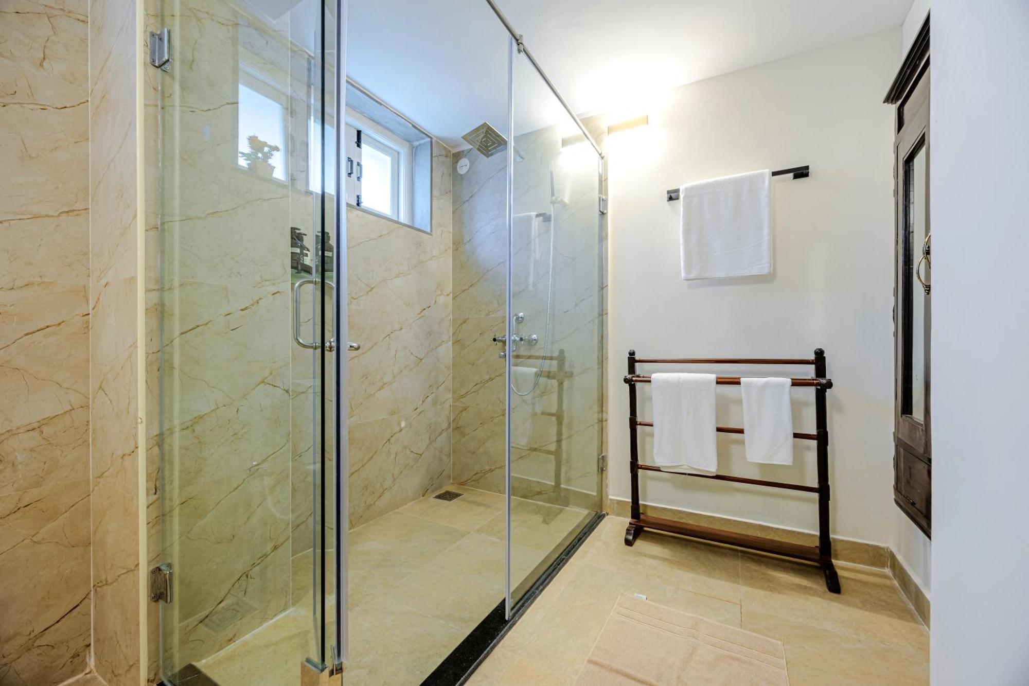 Elivaas 4 Bhk Villa Near Beach With Private Pool & Bar - Casa Boa Vida Кандолим Экстерьер фото