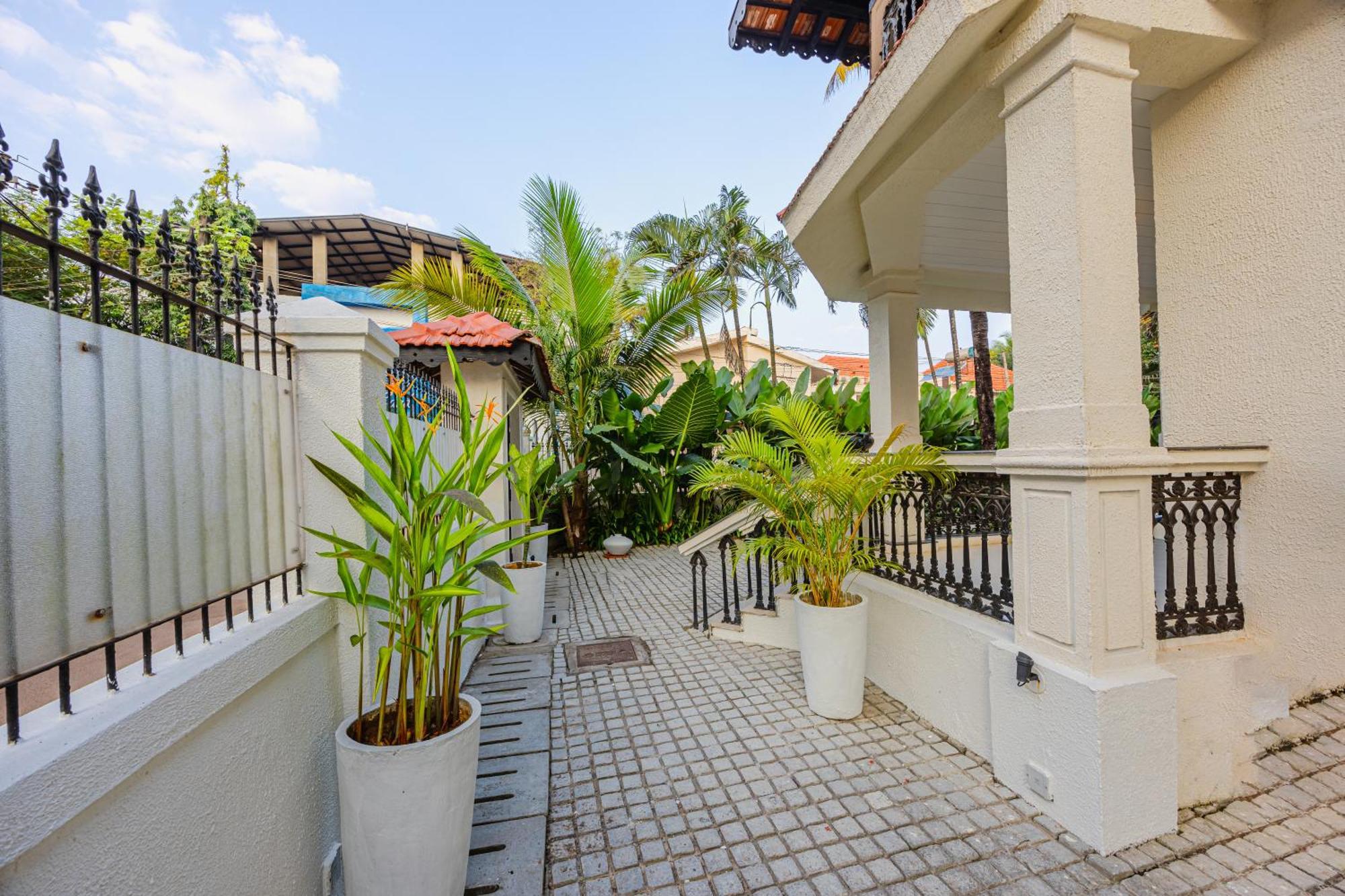 Elivaas 4 Bhk Villa Near Beach With Private Pool & Bar - Casa Boa Vida Кандолим Экстерьер фото