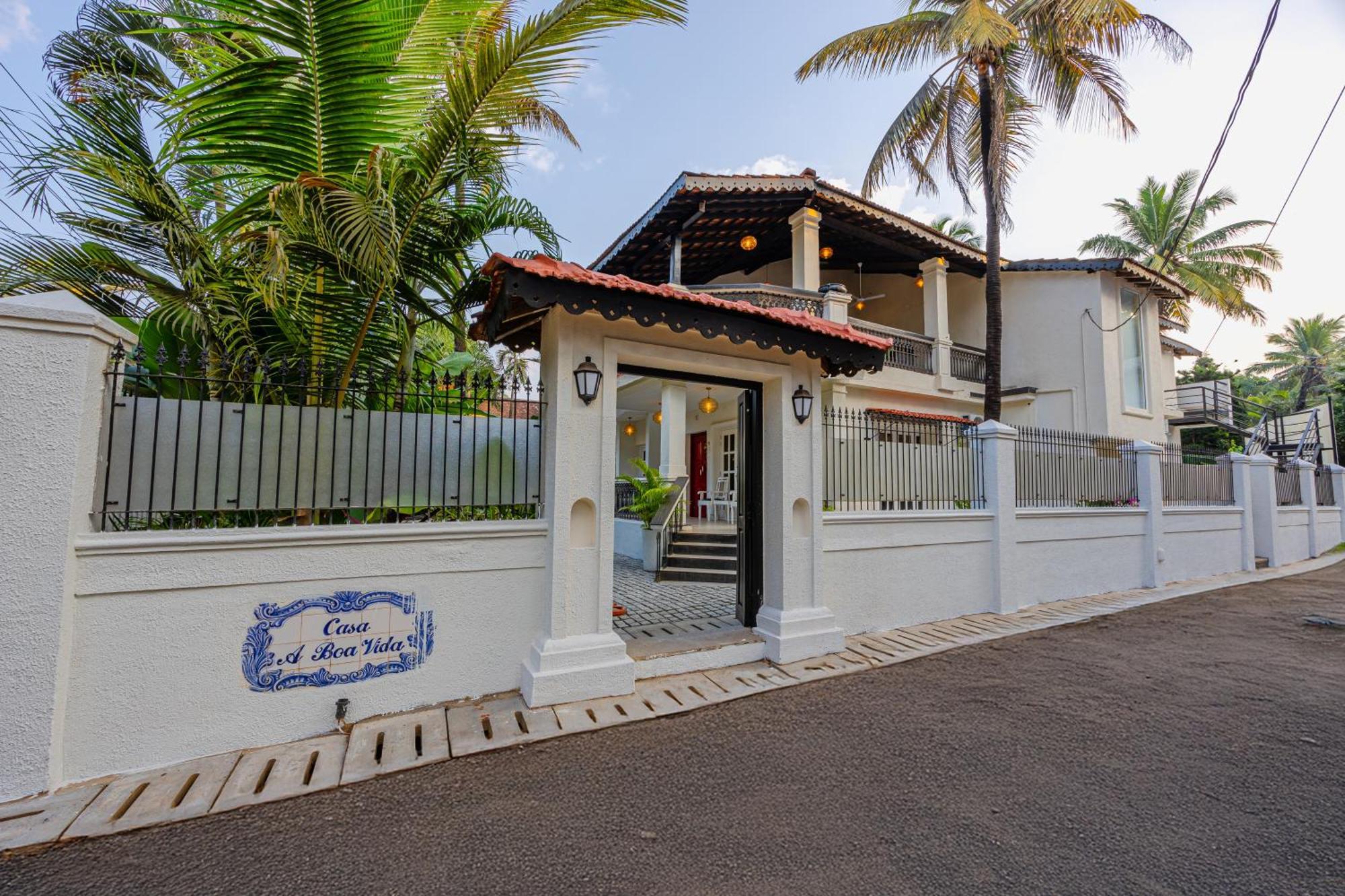 Elivaas 4 Bhk Villa Near Beach With Private Pool & Bar - Casa Boa Vida Кандолим Экстерьер фото